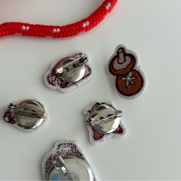 Circle cord lanyard, ID strap and Pin Patches - Picture 7 of 9